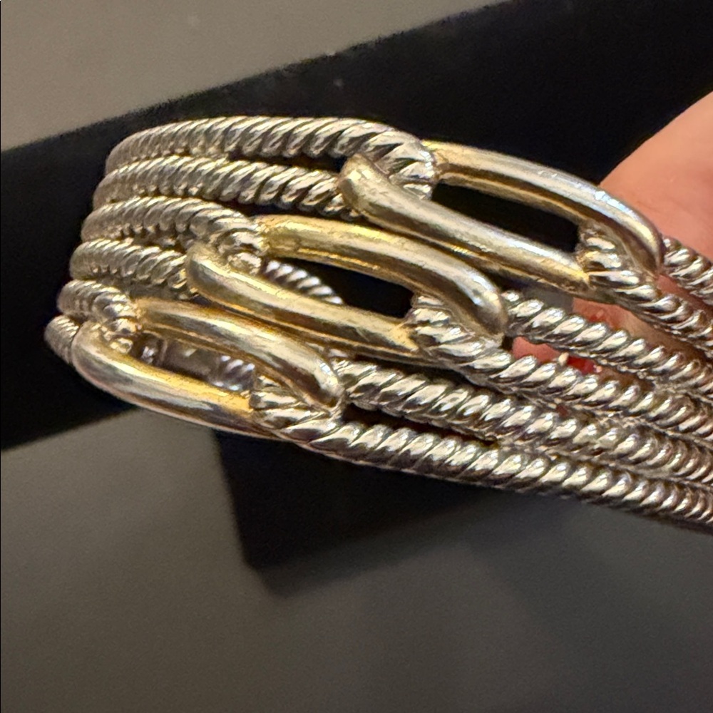 Elegant Silver-Tone Women's Bracelet - Picture 4 of 9
